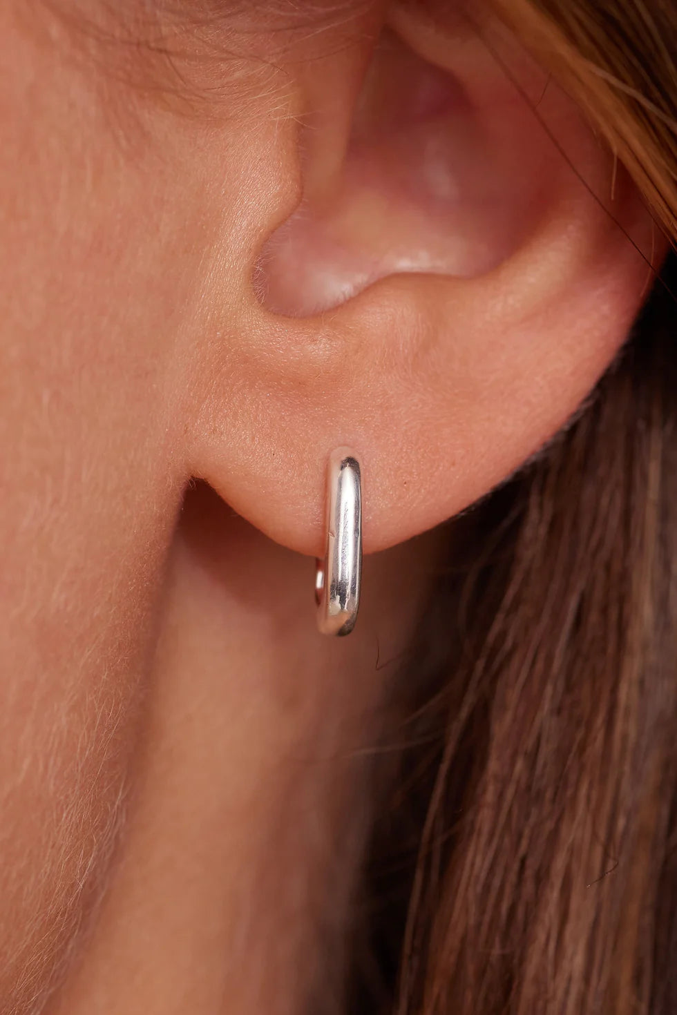 Toni May - Paperclip Polished Silver Huggies Small