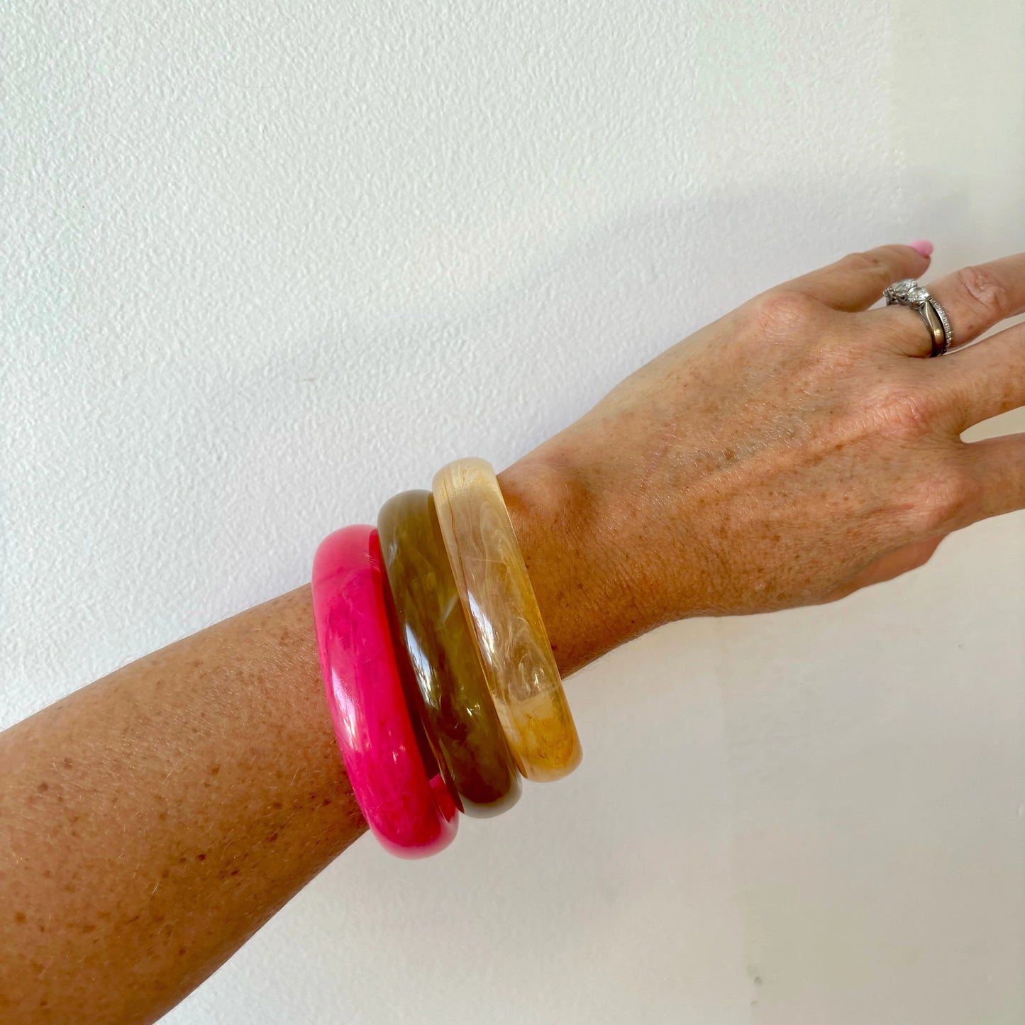 Salty Safari - Medium Resin Bangle Pink